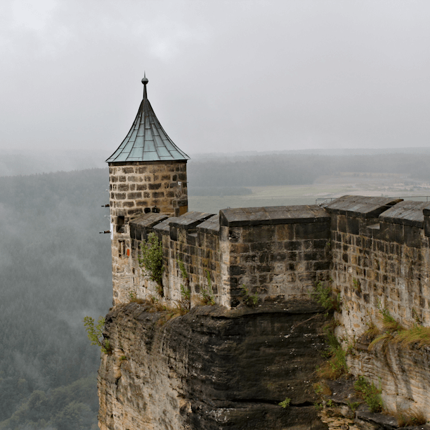 Ne construisez pas une forteresse pour vous protéger car l'isolement est dangereux