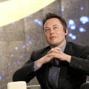 Les 6 échecs que Elon Musk a du surmonter pour devenir le premier homme à $300 milliards de l'histoire